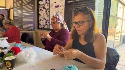 Tarsus Belediyesinin düzenlediği amigurumi kukla atölyesinde üretilen el emeği kuklalar,