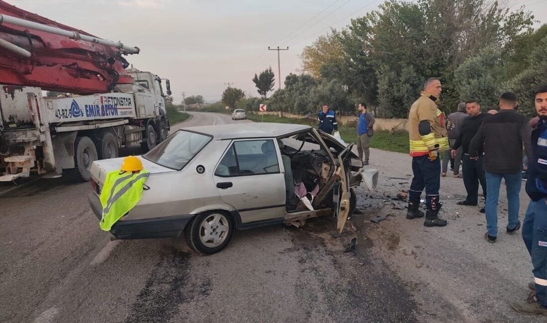 Hatay’da TOFAŞ marka otomobille, hafif ticari aracın çarpıştığı kazada 6
