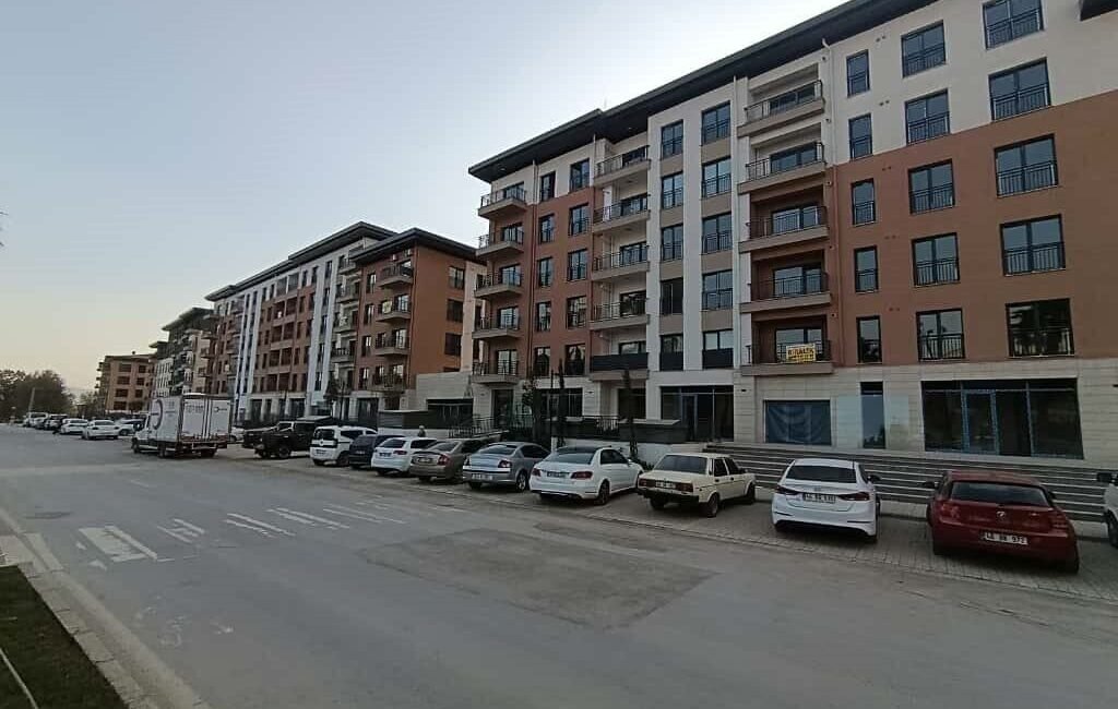 Kahramanmaraş’ın kalbi niteliğindeki Trabzon Caddesi’nde deprem sonrası başlatılan yeniden inşa