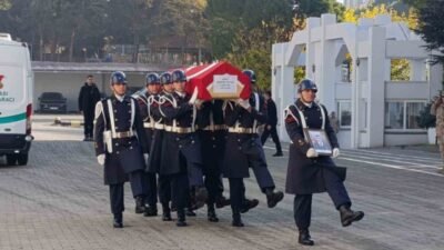 Trafik kazasında hayatını kaybeden uzman çavuş ve hamile eşi vefat