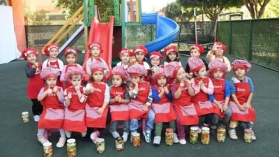 Konyaaltı Belediyesi Kreş ve Gündüz Bakımevlerinde turşu kurma etkinliği gerçekleştirildi.