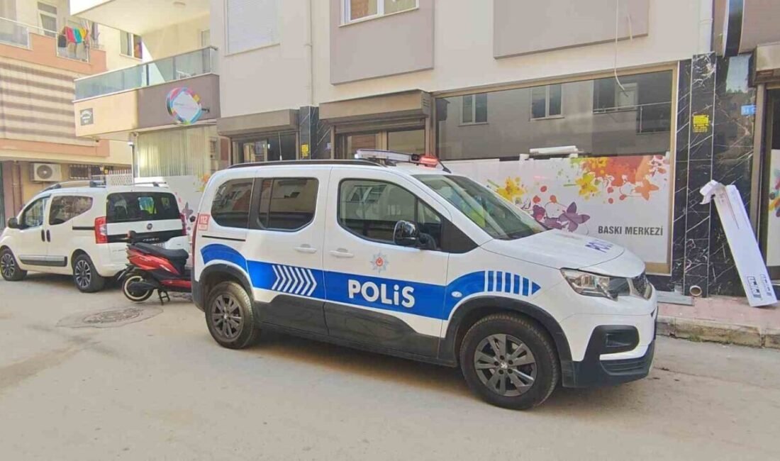 Antalya’nın Muratpaşa ilçesinde yalnız yaşayan 78 yaşındaki adam evinde ölü