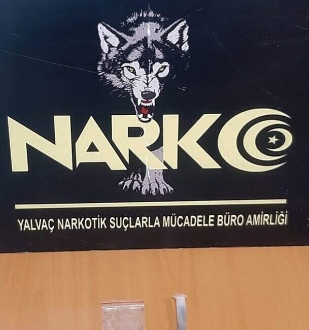 Isparta’nın Yalvaç ilçesinde polis ekipleri tarafından düzenlenen operasyonda 2,55 gram