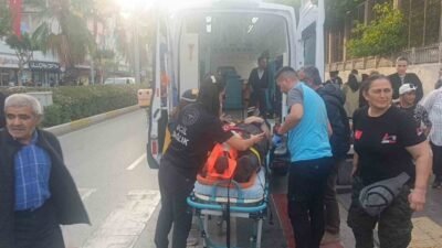 Antalya’nın Manavgat ilçesinde yaya geçidinden geçen kadına bisiklet çarptı. Kazada