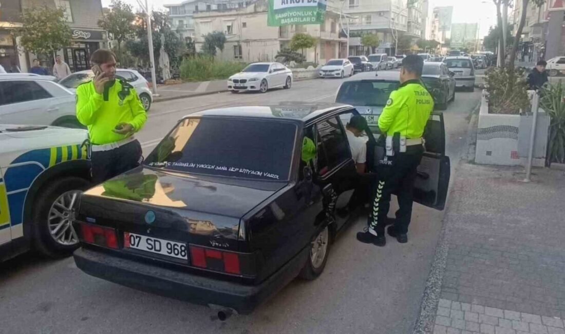 Antalya’nın Manavgat ilçesinde seyir halindeki Tofaş aracın, yüksek sesli müzik