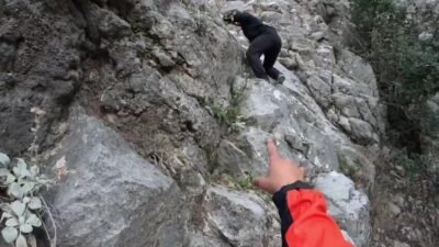 Antalya’da yürüyüşe çıktıkları dağlık alanda mahsur kalan 2 genç, JAK