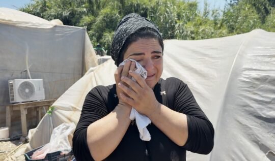 Serik'te tarım işçilerinin kaldığı konteynerlarda yangın çıktı. 6 konteyner tamamen