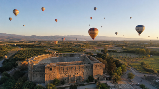 Aspendos sicak hava balonu turu ile tarihi Roma tiyatrosunu havadan