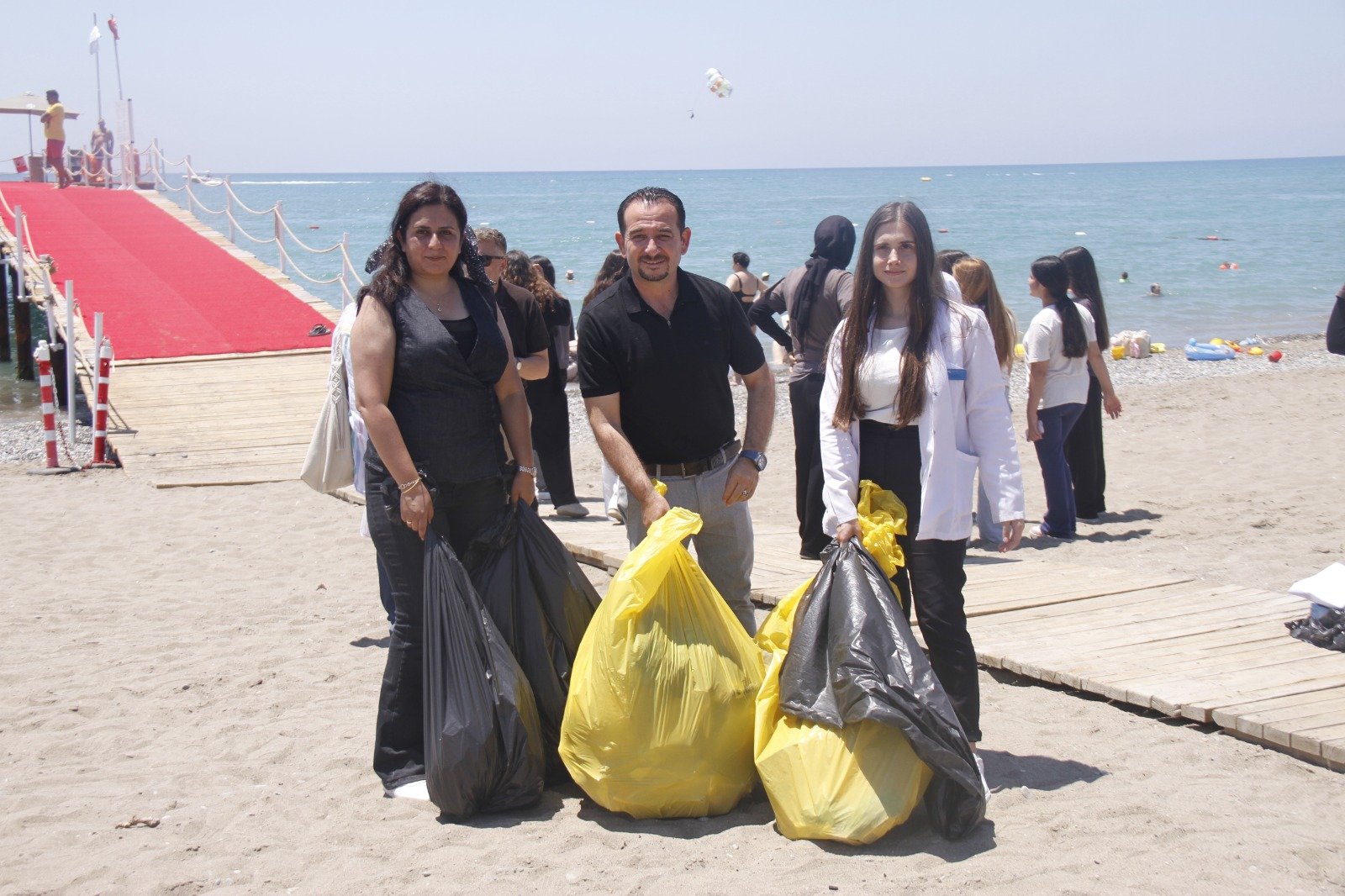 Crystal Paraiso Verde ve Serik İlçesi İmam Hatip Lisesi Caretta Caretta etkinliği grup fotoğrafı