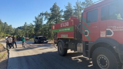 Serik Gökçepınar Mahallesi'nde seyir halindeki 07 APG 77 plakalı otomobilde