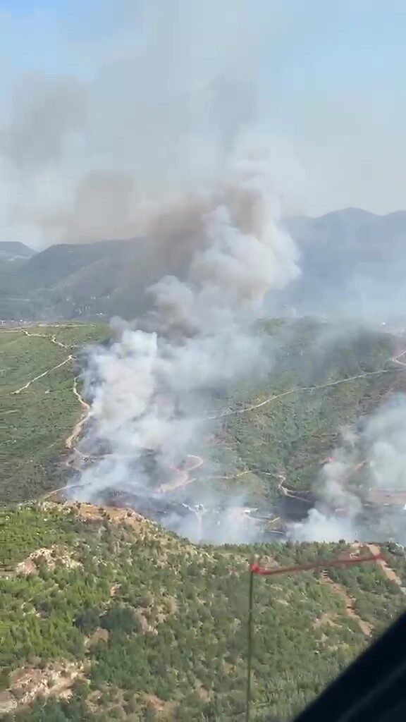 Antalya’nın Alanya ilçesi Sapadere Kanyonu’nda bulunan ormanlık alanda yangın çıktı.