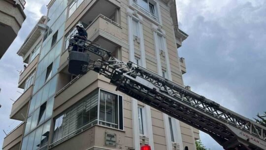 Antalya’nın Alanya ilçesinde bir apartman dairesinin mutfağında çıkan yangın korkuttu.