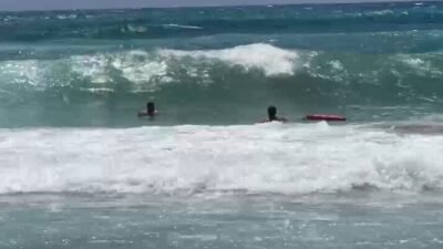 Antalya’nın Alanya ilçesinde denize giren bir tatilci, dalgalar nedeniyle boğulma