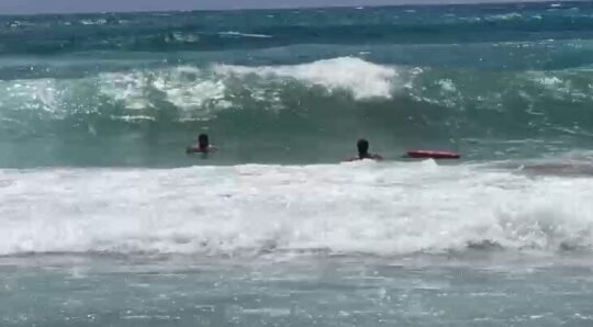 Antalya’nın Alanya ilçesinde denize giren bir tatilci, dalgalar nedeniyle boğulma