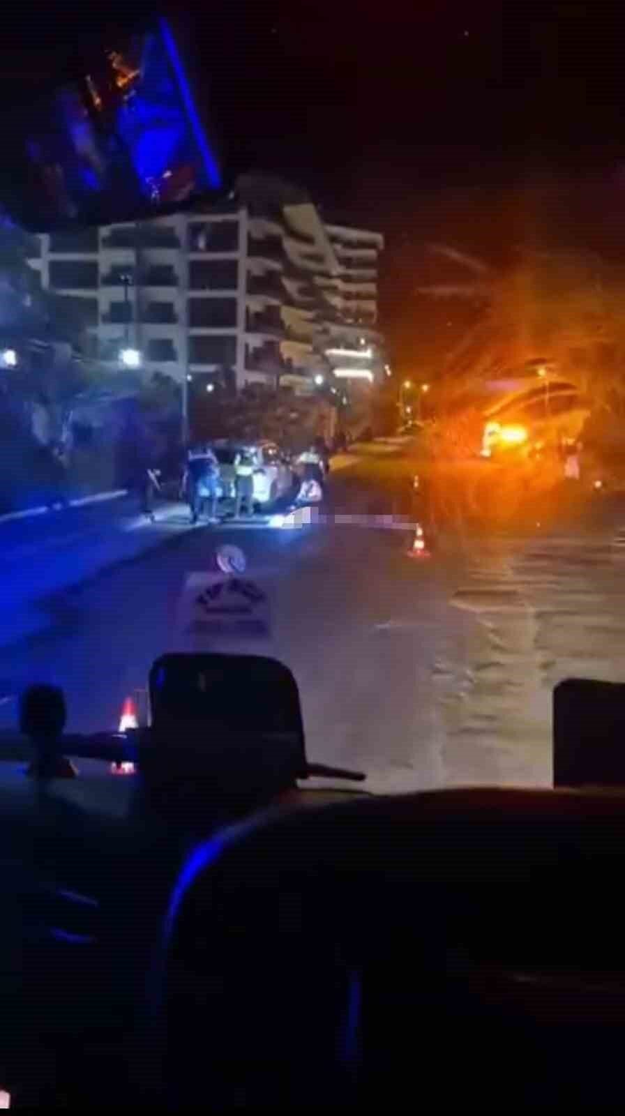 Alanya'da park halindeki otomobile çarpan genç motosikletli hayatını kaybetti