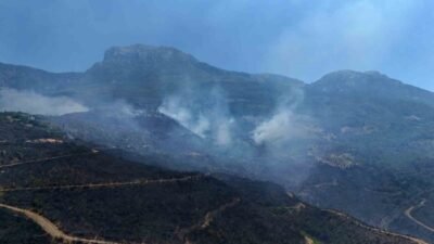 Antalya’nın Alanya ilçesinde Sapadere Mahallesi’nde başlayan ve şiddetli rüzgarın etkisiyle