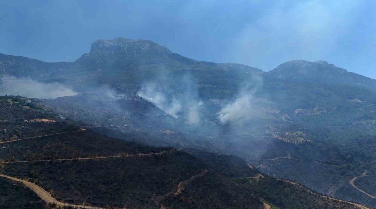 Alanya’daki orman yangınında mücadele ikinci gününde de sürüyor; bölge dron