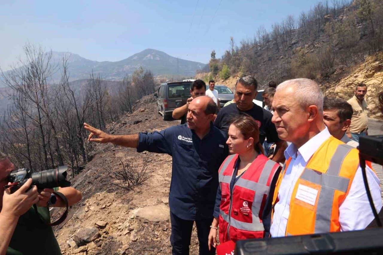 Antalya Büyükşehir Belediyesi Başkan Vekili Özdemir: “Ekipler yangının etrafını yüzde