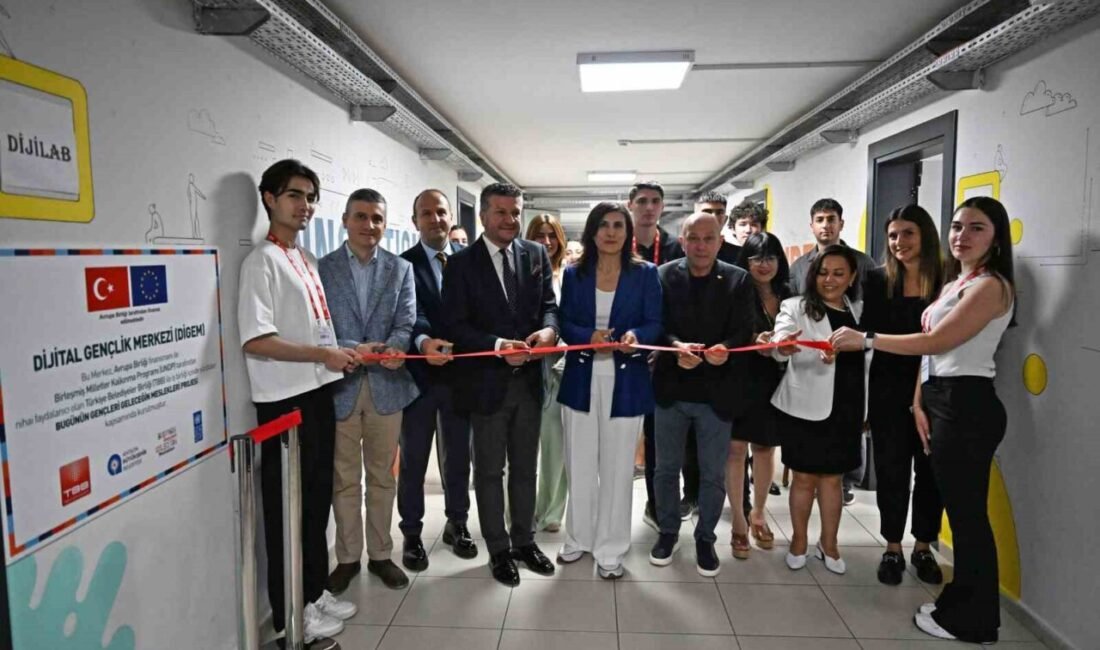 Antalya Dijital Gençlik Merkezi (DİGEM), Büyükşehir Belediyesi tarafından gençleri geleceğin