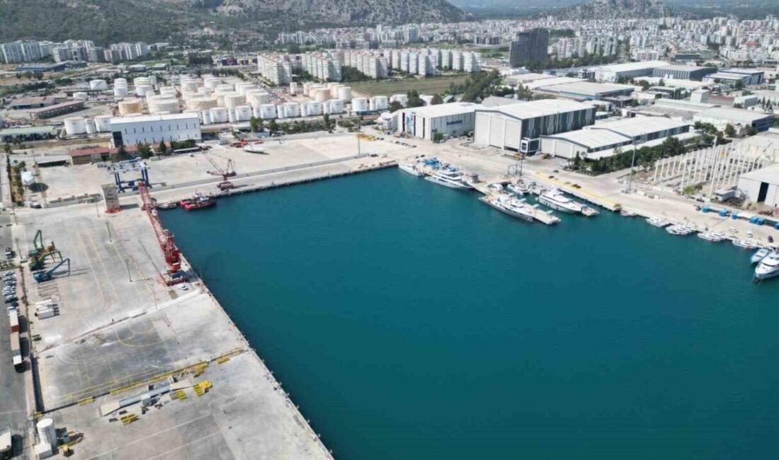 Yüksek ihracat performansı, güçlü dış ticaret dengesi ile Antalya Serbest
