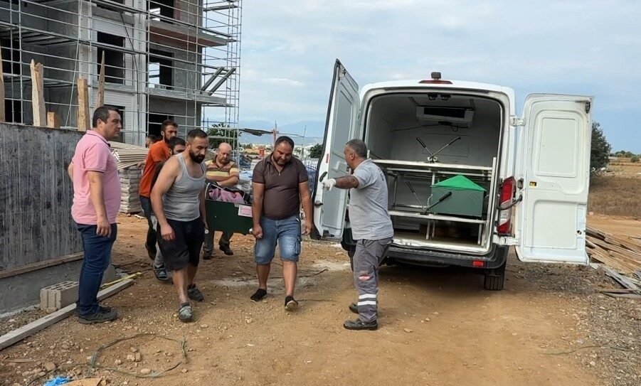 Antalya’nın Serik ilçesinde bir inşaatta çalışan 41 yaşındaki işçi, dış
