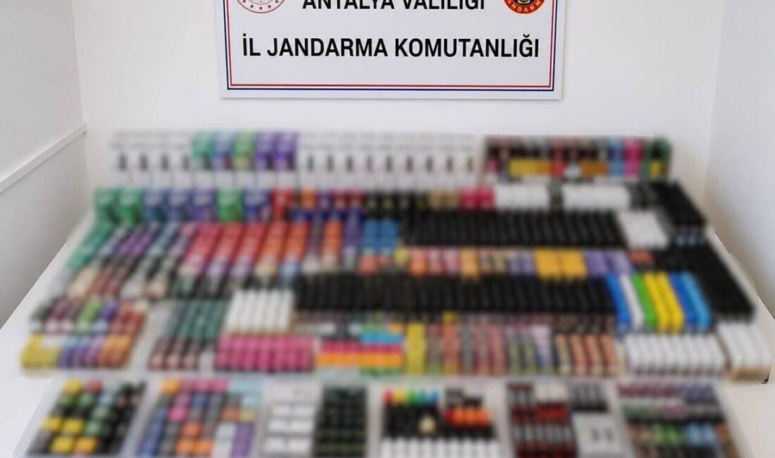 Antalya kaçak elektronik sigara operasyonu kapsamında, Alanya ilçesinde jandarma ekiplerince