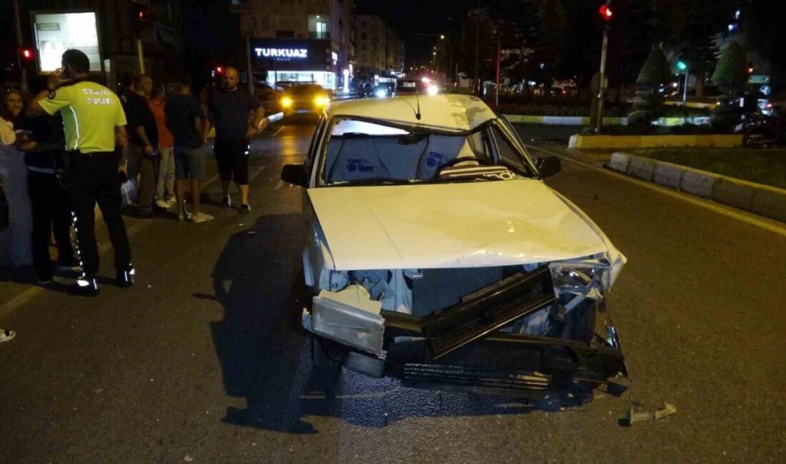 Antalya’nın Manavgat ilçesinde Tofaş marka otomobil ile motosikletin çarpışması sonucu