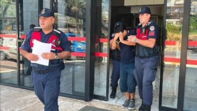 Antalya’nın Alanya ilçesinde direksiyon sınavı sırasında aynı araçtaki kadın usta