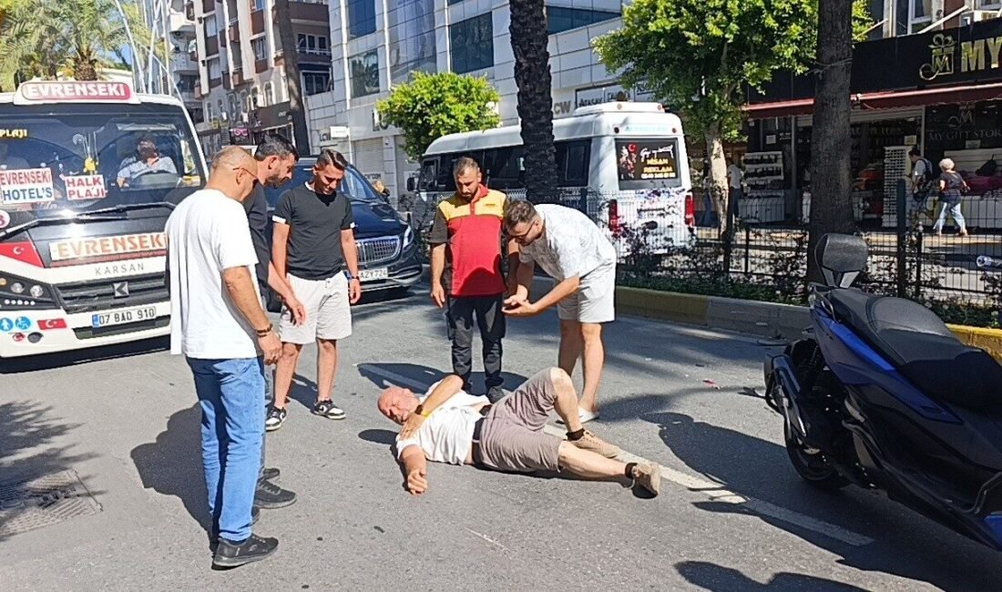 Antalya’nın Manavgat ilçesinde yayalara yol veren motosikleti son anda fark