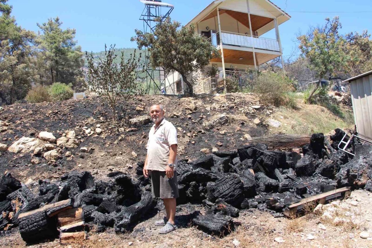 Antalya’nın Kumluca ilçesine bağlı Yazır Mahallesi’nde kontrol altına alınan orman