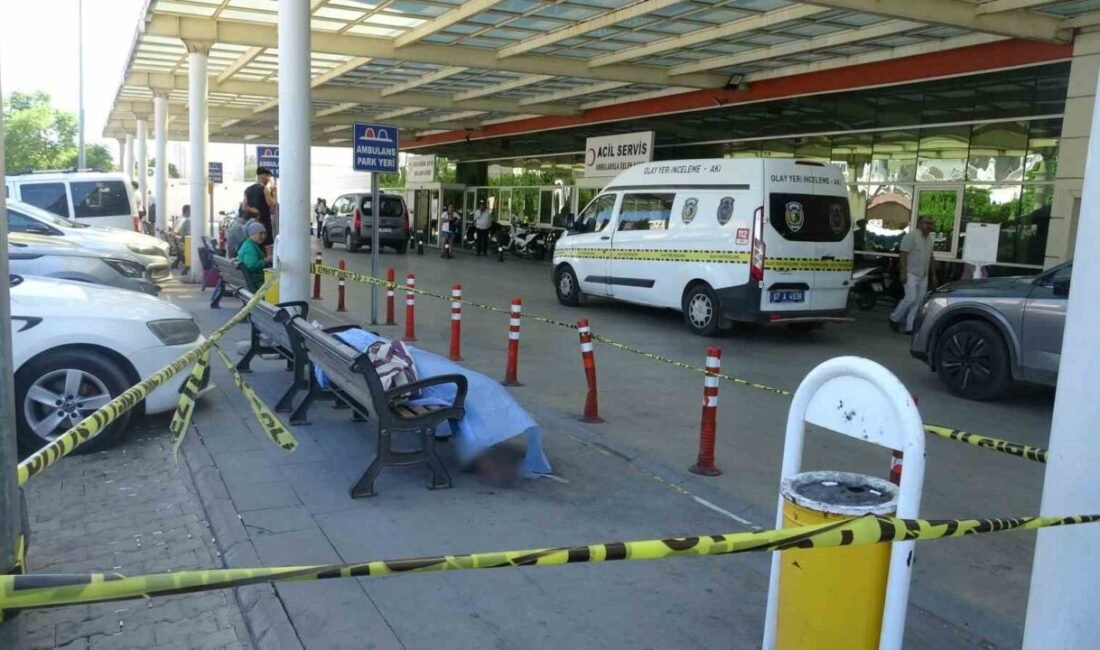 Antalya’da hastane çevresinde yaşaan evsiz şahsın bankta cansız bedeni bulundu.