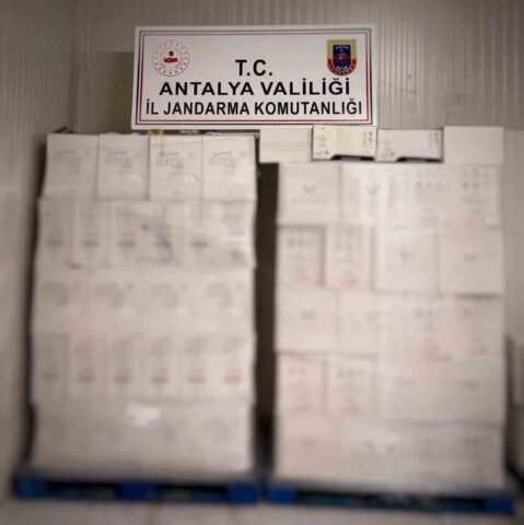Antalya’da jandarma ekiplerince yapılan operasyonda çok miktarda kaçak alkol ele