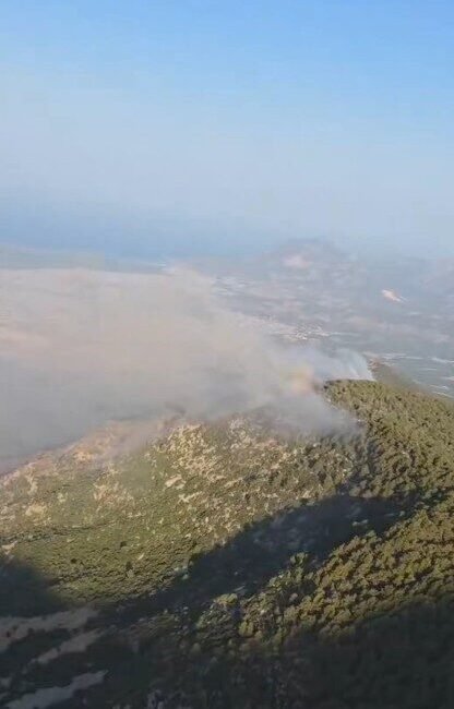 Antalya’nın Kaş ilçesinde sabaha karşı çıkan orman yangınının enerjisi havadan