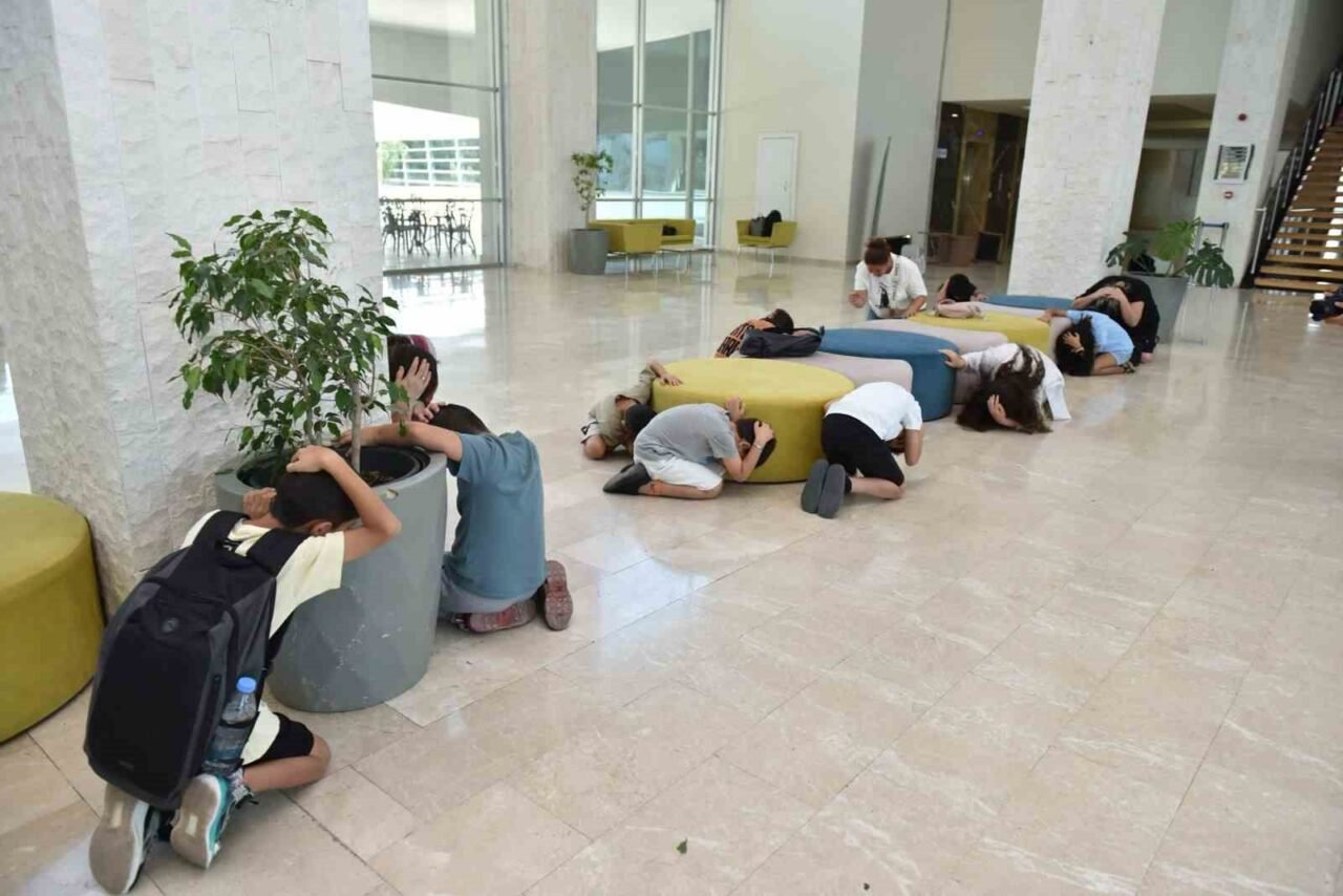 Kepez'de deprem ve yangın tatbikatı