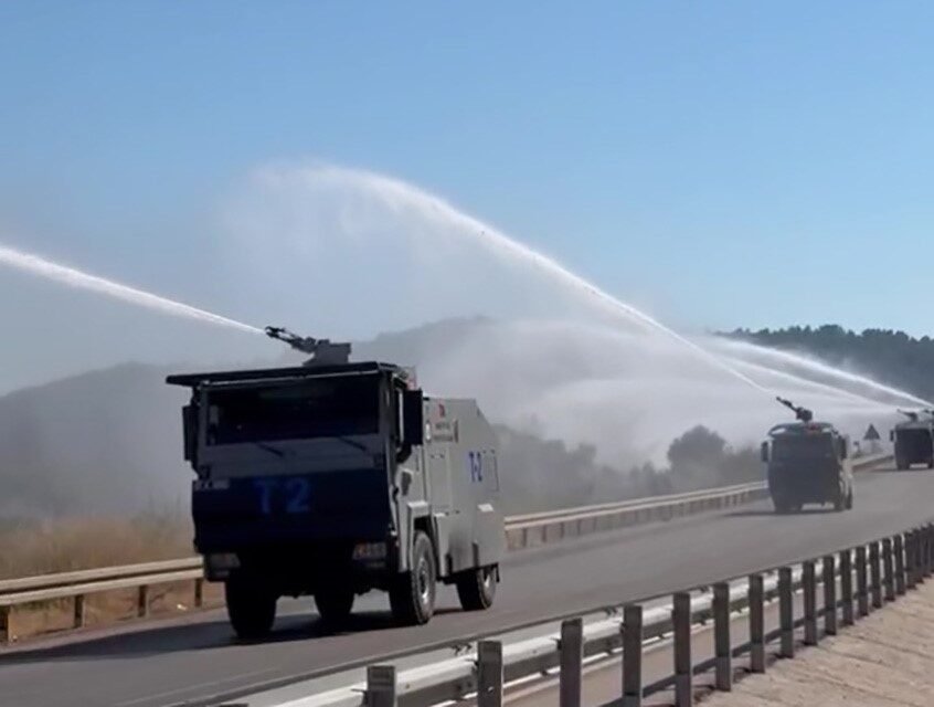 Antalya’nın Kumluca ilçesine bağlı Yazır Mahallesi’nde çıkan orman yangını 2