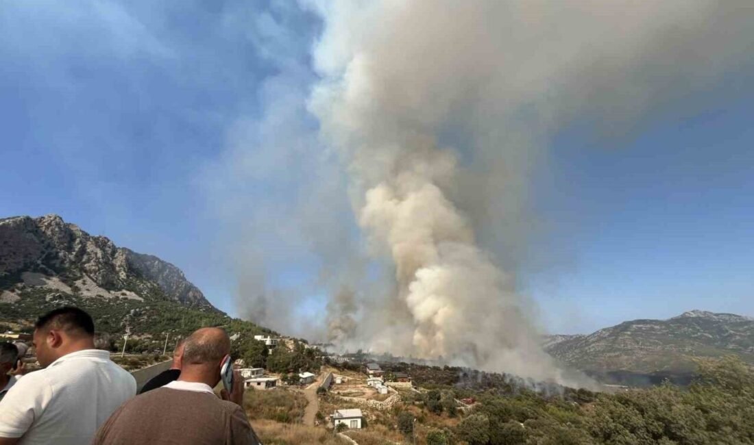 Antalya’nın Kumluca ilçesinde ormanlık alanda çıkan yangını kontrol altına almak