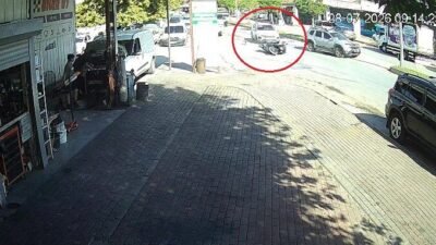 Antalya’nın Manavgat ilçesinde seyir halindeki motosiklet sol şeritten sağ tarafa