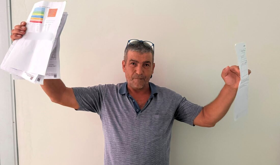 Serik'te serada ölü bulduğu yılanı eline alıp 'Ben öldürdüm' diyen