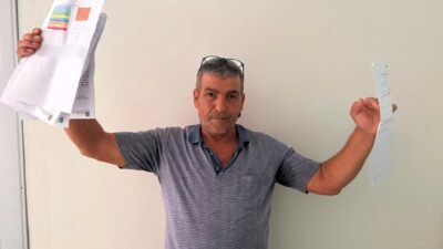 Serik'te serada ölü bulduğu yılanı eline alıp 'Ben öldürdüm' diyen