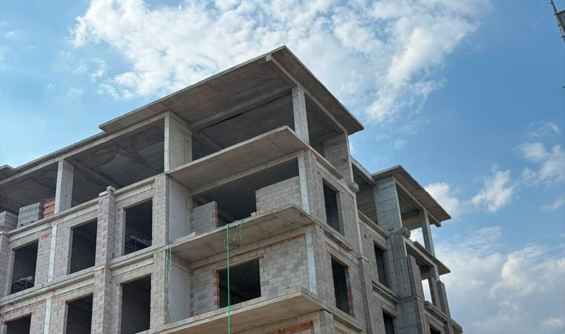 Serik inşaat işçi kazası: Serik'te bir inşaatta beton blok düşmesiyle