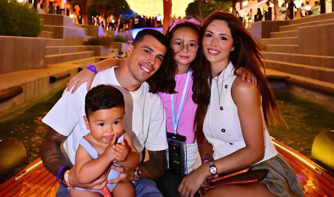 Tottenham Hotspur sağ bek Pedro Porro, eşi Maria Hurtado ve