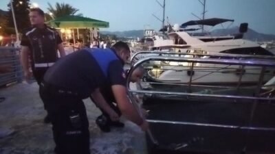 Antalya’nın Alanya ilçesinde iki tur teknesinin çalışanları arasında çıkan kavga