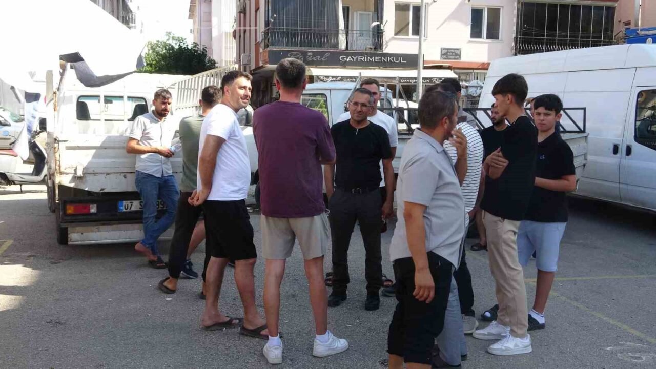 “Yerimiz daraldı” diyen pazarcı esnafı yeni pazar alanında tezgah açmadı;