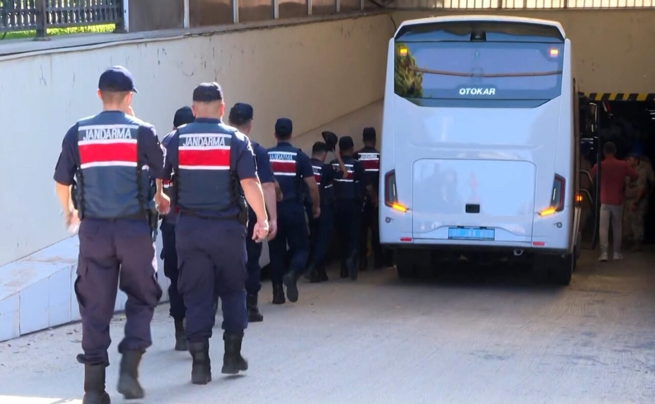 Antalya’nın Kemer ilçesindeki Hazine taşınmazlarına yönelik soruşturmada adliyeye sevk edilen
