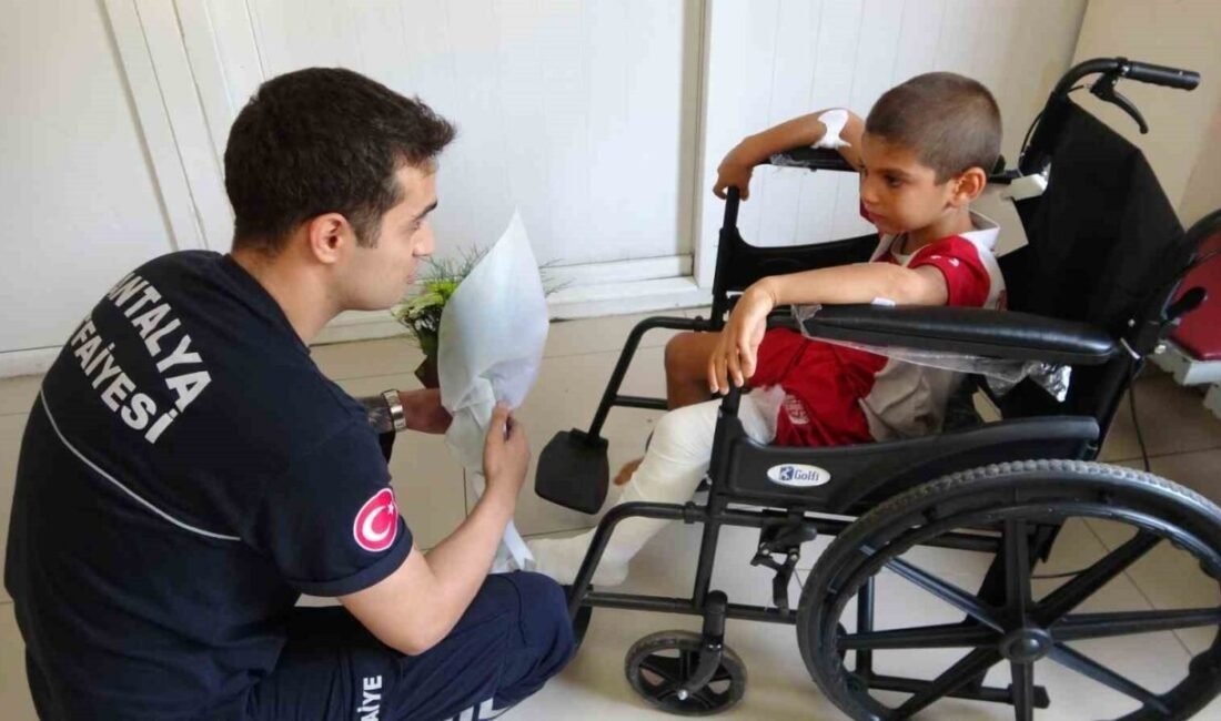 6 metrelik kuyuya düşen çocuk kendisini kurtaran kahramanıyla buluştu; itfaiye