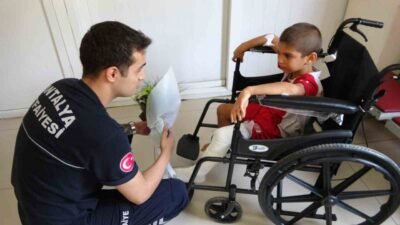 6 metrelik kuyuya düşen çocuk kendisini kurtaran kahramanıyla buluştu; itfaiye