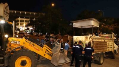 Aksu Belediyesi Zabıta Müdürlüğü ekipleri, yaya ve araç güvenliğini sağlamak