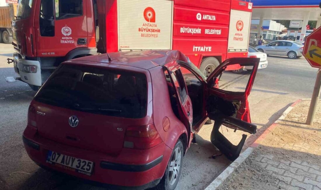 Antalya’nın Aksu ilçesinde meydana gelen trafik kazasında can kaybı yaşanmazken,