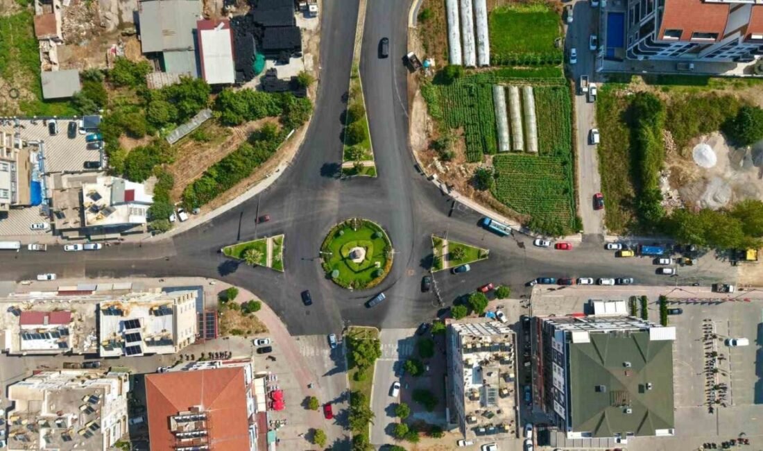 Alanya Belediyesi’nin, Mahmutlar Mahallesi Atatürk Caddesi’nde etap halinde yürüttüğü sıcak