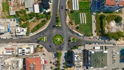 Alanya Belediyesi’nin, Mahmutlar Mahallesi Atatürk Caddesi’nde etap halinde yürüttüğü sıcak